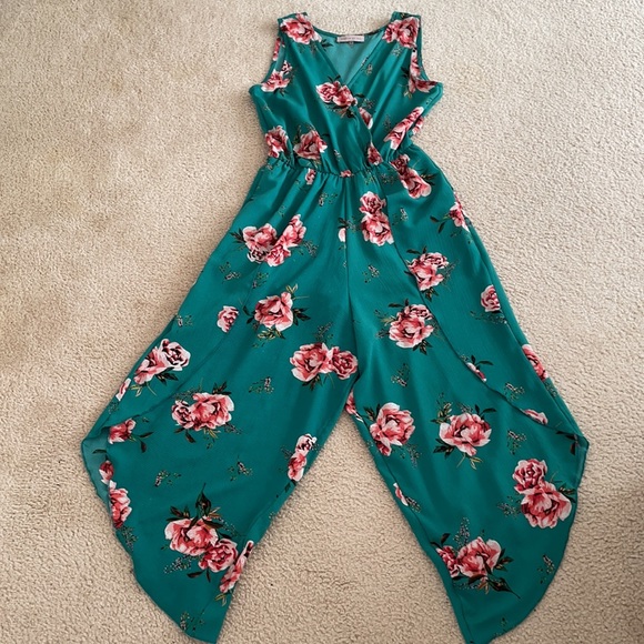 🔥 3/$15 bundle & save! Floral Jumpsuit - Picture 3 of 6